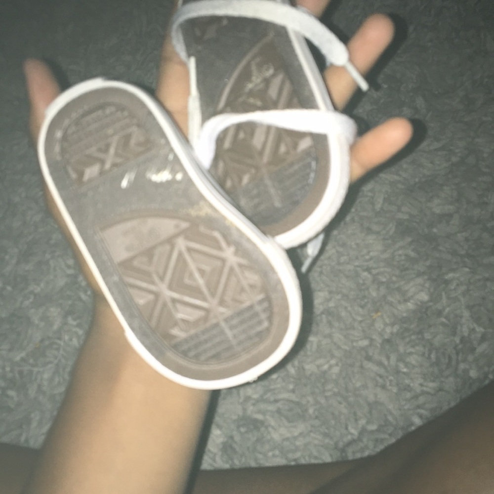 Converse - Picture 2 of 3